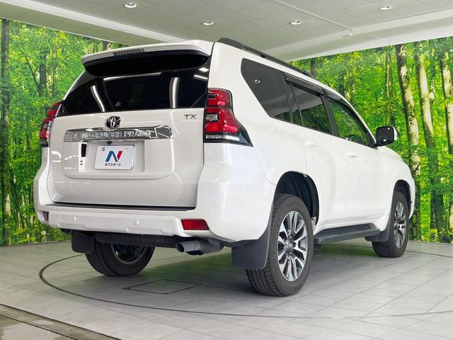 ☆全国のネクステージからお取り寄せが可能※!遠方の店舗に展示してあるクルマが気になる場合も、最寄りの店舗でご覧いただくことが可能です!是非私たちに要望をお聞かせください!※別途費用