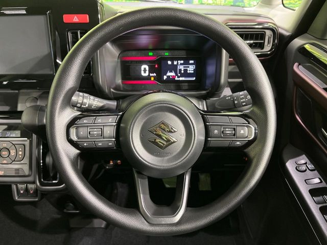 インテリアに合わせたデザインのステアリングは、運転される方のことも考え、運転しやすい形状、大きさです。是非一度、実際に触ってお確かめください。