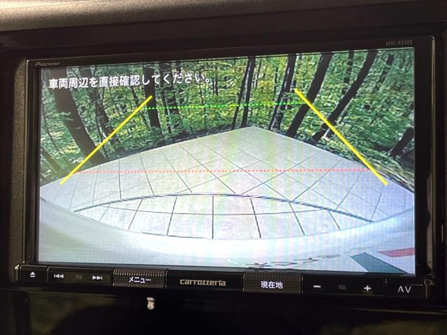 【バックカメラ】駐車時に後方がリアルタイム映像で確認できます。大型商業施設や立体駐車場での駐車時や、夜間のバック時に大活躍!運転スキルに関わらず、今や必須となった装備のひとつです!