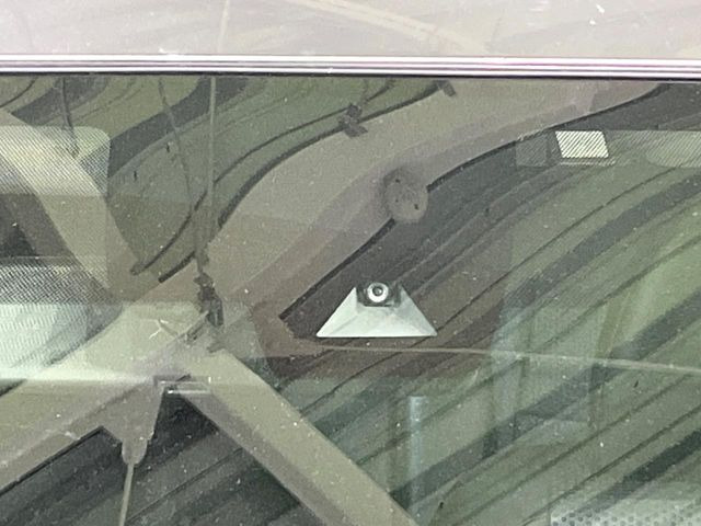 �y�G�}�[�W�F���V�[�u���[�L�z���s���ɑO���̎ԗ�����F�����A�Փ˂������Ȏ��͌x��ƃu���[�L�ŏՓˉ���Ɣ�Q�y�����A�V�X�g�B�����S�Ƀh���C�u�����y���݂��������܂��B