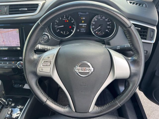 ステアリングも使用感が少なく、きれいな状態となっております♪