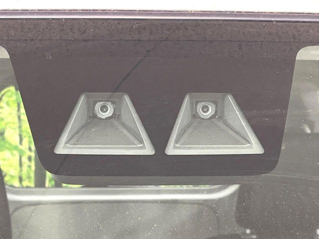 【スマートアシスト】走行中に前方の車両等を認識し、衝突しそうな時は警報とブレーキで衝突回避と被害軽減をアシスト。より安全にドライブをお楽しみいただけます。