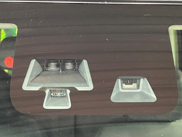 �y�G�}�[�W�F���V�[�u���[�L�z���s���ɑO���̎ԗ�����F�����A�Փ˂������Ȏ��͌x��ƃu���[�L�ŏՓˉ���Ɣ�Q�y�����A�V�X�g�B�����S�Ƀh���C�u�����y���݂��������܂��B