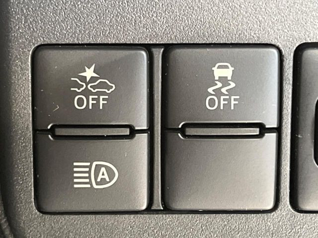 【スマートアシスト】走行中に前方の車両等を認識し、衝突しそうな時は警報とブレーキで衝突回避と被害軽減をアシスト。より安全にドライブをお楽しみいただけます。