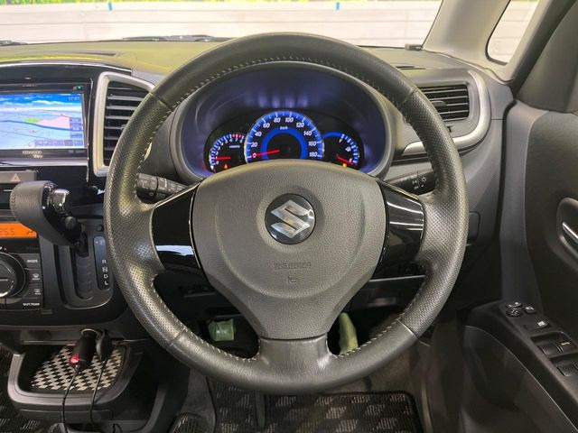 �y�����v�����X�e�A�����O�z�㎿�Ȋv���g�p���邱�ƂŁA��ɂ����������݂ƂĂ��^�]���₷���n���h���ł���