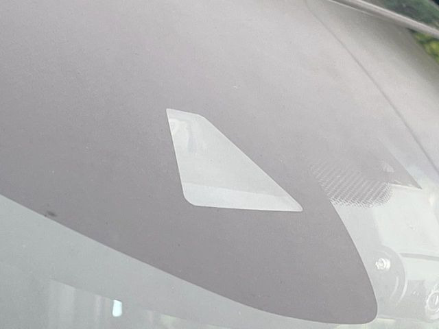 【ホンダセンシング】走行中に前方の車両等を認識し、衝突しそうな時は警報とブレーキで衝突回避と被害軽減をアシスト。より安全にドライブをお楽しみいただけます。