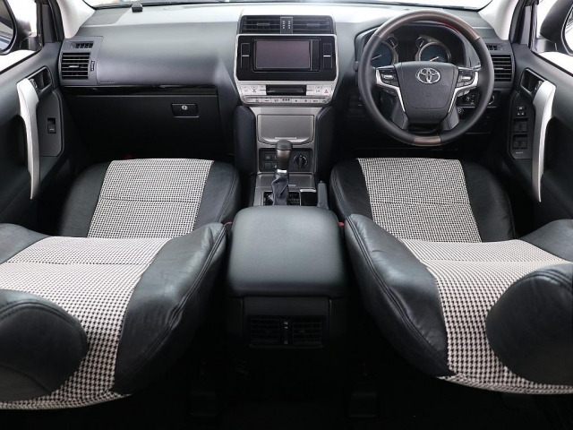 ランドクルーザープラド2.8 TX ディーゼル 4WD