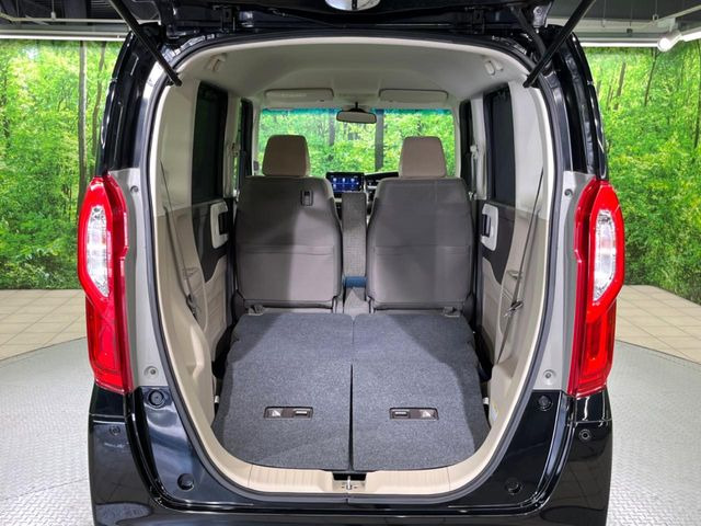 普段のお買い物や通勤、送迎等に十分な荷室スペースを確保しております。セカンドシートを倒すと、大きな荷物の積載も可能です♪