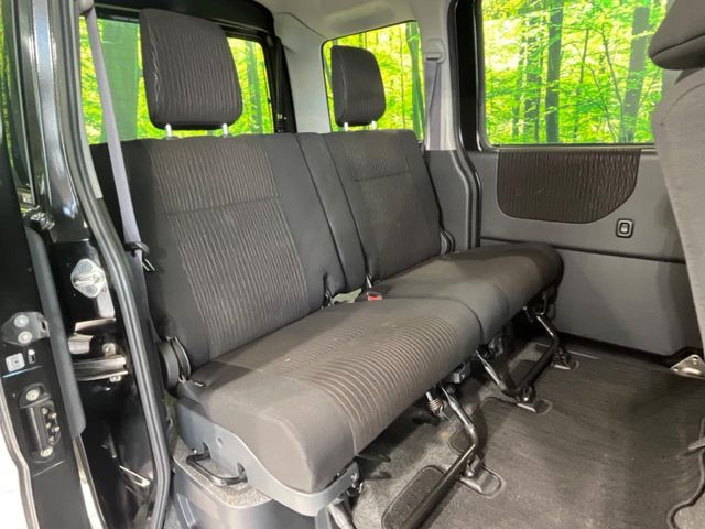 後部座席も気になるようなキズ・汚れやへたり等、大きなダメージはなく、良好な状態です。