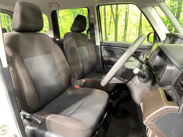 運転席シート廻りは使用感も少なく、良好な状態となっています。丁寧に使われていたことがよくわかりますね。