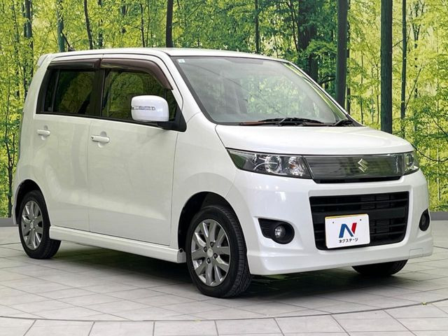 高透明度のガラス皮膜で撥水はもちろん、上質なツヤ・光沢を実現。紫外線や酸性雨から大切な愛車を保護し、色あせ・劣化を防止。「弾スプラッシュコート」、「弾プリミッサコート」からお選びいただけます。