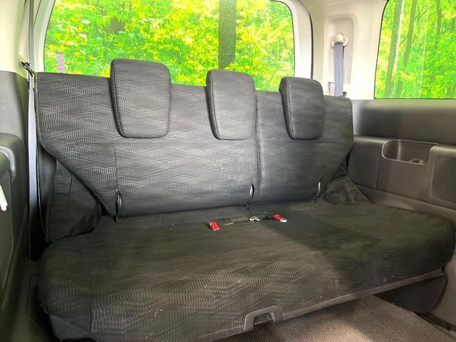 床下収納式のサードシートです。座席部分をコンパクトに収納でき、広大な荷室スペースとしてお使いいただけます!乗車人数や荷物の量など利用シーンに合わせて3列目を有効活用でき、とっても便利♪