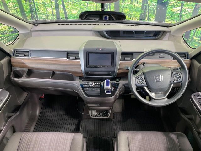 フリードハイブリッド