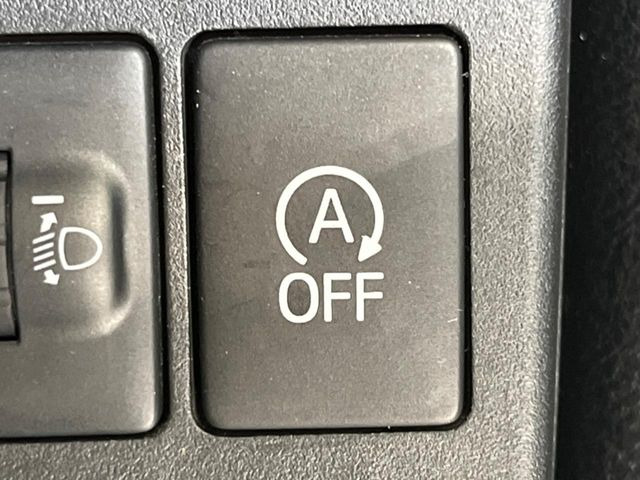 【アイドリングストップ】赤信号や渋滞で停車した際にエンジンを停止し、無駄な燃料の消費を抑えます。燃費向上や環境保護につなげる機能♪エンジンはブレーキを離せば再始動します。