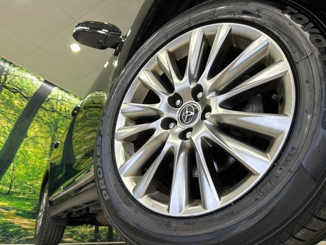 【純正18インチアルミホイール】外観にマッチした純正アルミホイールを装着しております。各種社外アルミホイールや、スタッドレスタイヤも取扱いしております。是非ご相談ください♪