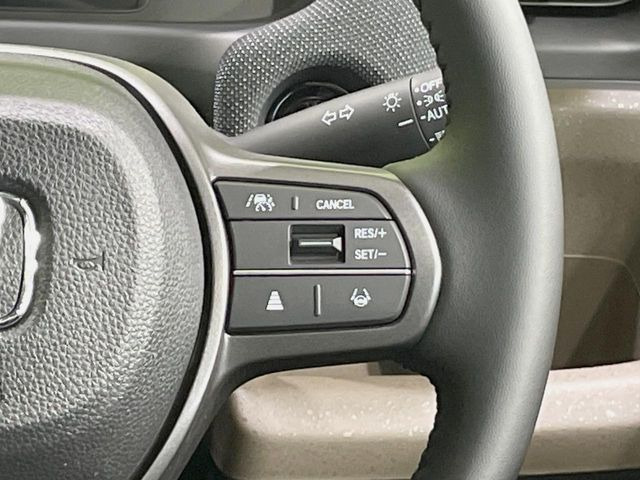 【アダプティブクルーズコントロール】高速道路での長距離走行が楽に!!自動で速度を保つクルーズコントロールが、衝突軽減システムと連携し、前方の車両を感知して車間を保つように速度調節してくれます!!