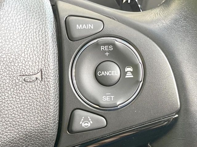 【アダプティブクルーズコントロール】高速道路での長距離走行が楽に!!自動で速度を保つクルーズコントロールが、衝突軽減システムと連携し、前方の車両を感知して車間を保つように速度調節してくれます!!