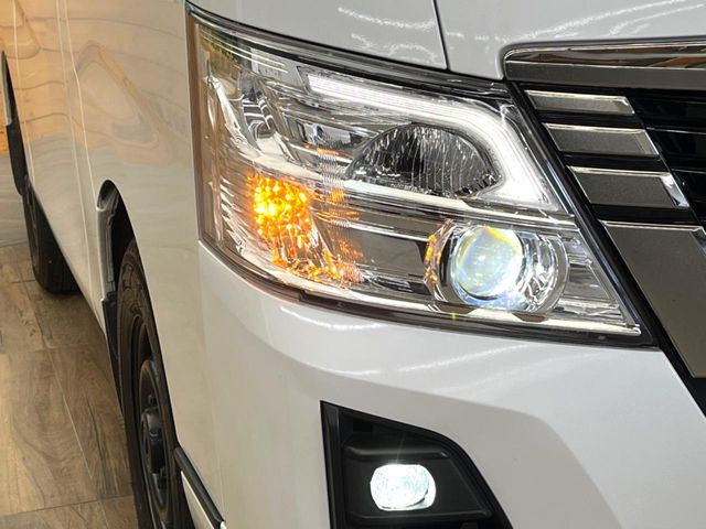 �yLED�w�b�h���C�g�z���V����ԑ��s�����ǍD�Ȏ��E���m�ۂ����S���ĉ^�]�ł��鍂�P�xLED�w�b�h���C�g�𑕔�!�_�����x�������A����d�͂��}�����Ă��܂��B