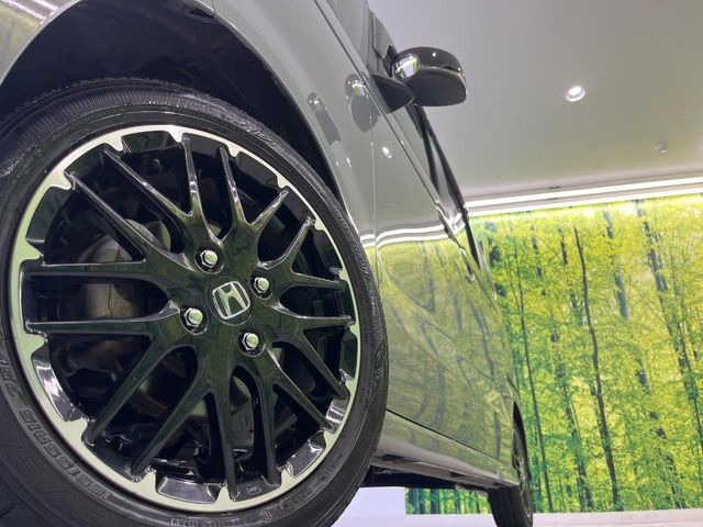 �y����15�C���`�A���~�z�C�[���z�O�ςɃ}�b�`���������A���~�z�C�[���𑕒����Ă���܂��B�e��ЊO�A���~�z�C�[����A�X�^�b�h���X�^�C�����戵�����Ă���܂��B���񂲑��k����������