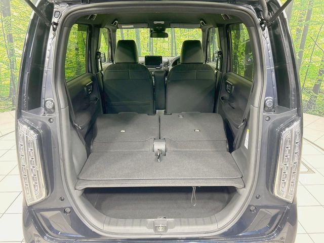 ���i�̂���������ʋ΁A���}���ɏ\���ȉ׎��X�y�[�X���m�ۂ��Ă���܂��B�Z�J���h�V�[�g��|���ƁA�傫�ȉו��̐ύڂ��\�ł���