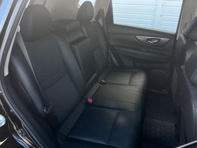 後部座席も気になるようなキズ・汚れやへたり等、大きなダメージはなく、良好な状態です。