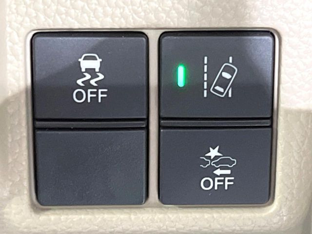 【ホンダセンシング】走行中に前方の車両等を認識し、衝突しそうな時は警報とブレーキで衝突回避と被害軽減をアシスト。より安全にドライブをお楽しみいただけます。