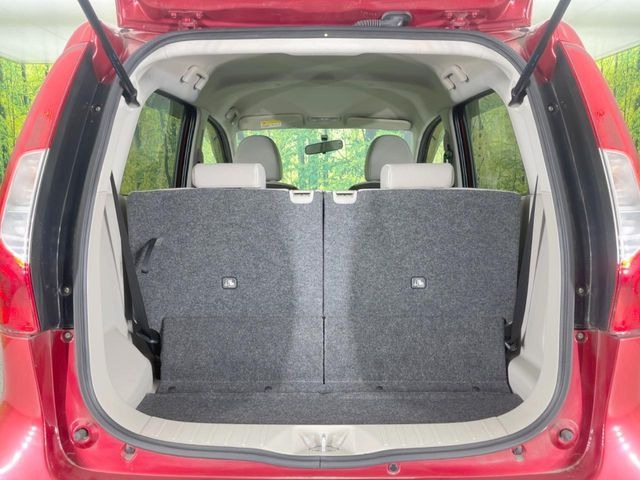 ���i�̂���������ʋ΁A���}���ɏ\���ȉ׎��X�y�[�X���m�ۂ��Ă���܂��B�Z�J���h�V�[�g��|���ƁA�傫�ȉו��̐ύڂ��\�ł���