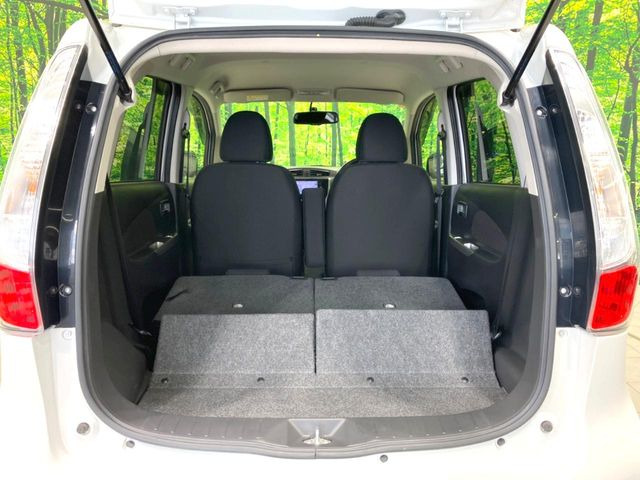 後席を格納すると、これだけの広さが!シーンに合わせたシートアレンジで、大きな荷物も積むことが出来ます♪