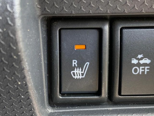 【シートヒーター】寒い日に重宝するシートヒーター!エアコンより早く温まってくれるので寒がりの人も安心ですね♪エアコンの温風は乾燥するから苦手、という方にもをおすすめです。