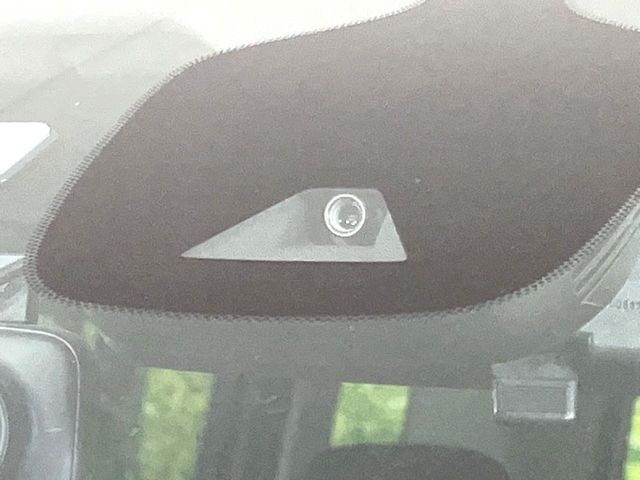 �y�G�}�[�W�F���V�[�u���[�L�z���s���ɑO���̎ԗ�����F�����A�Փ˂������Ȏ��͌x��ƃu���[�L�ŏՓˉ���Ɣ�Q�y�����A�V�X�g�B�����S�Ƀh���C�u�����y���݂��������܂��B