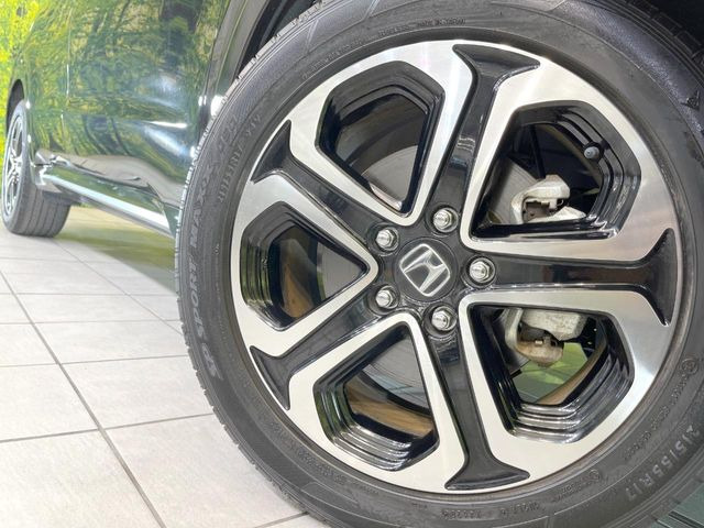 【純正17インチアルミホイール】外観にマッチした純正アルミホイールを装着しております。各種社外アルミホイールや、スタッドレスタイヤも取扱いしております。是非ご相談ください♪