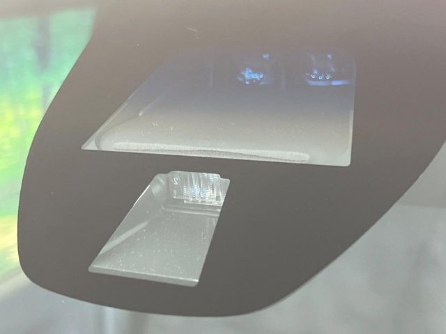 【シティブレーキアクティブシステム】低速走行中に前方の車両等を認識し、衝突しそうな時は警報とブレーキで衝突回避と被害軽減をアシスト。より安全にドライブをお楽しみいただけます。