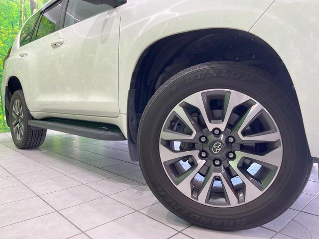 【純正19インチアルミホイール】外観にマッチした純正アルミホイールを装着しております。各種社外アルミホイールや、スタッドレスタイヤも取扱いしております。是非ご相談ください♪