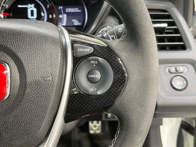 【クルーズコントロール】高速道路もラクラク走行。アクセルを離しても一定速度で走行ができ、長距離運転時の負担を軽減!加速・減速も簡単なスイッチ操作で調整できます。