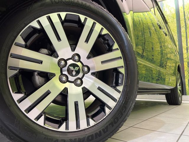 【純正18インチアルミホイール】外観にマッチした純正アルミホイールを装着しております。各種社外アルミホイールや、スタッドレスタイヤも取扱いしております。是非ご相談ください♪