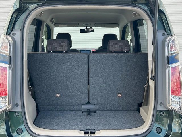 ���i�̂���������ʋ΁A���}���ɏ\���ȉ׎��X�y�[�X���m�ۂ��Ă���܂��B�Z�J���h�V�[�g��|���ƁA�傫�ȉו��̐ύڂ��\�ł���