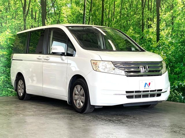 高透明度のガラス皮膜で撥水はもちろん、上質なツヤ・光沢を実現。紫外線や酸性雨から大切な愛車を保護し、色あせ・劣化を防止。「弾スプラッシュコート」、「弾プリミッサコート」からお選びいただけます。