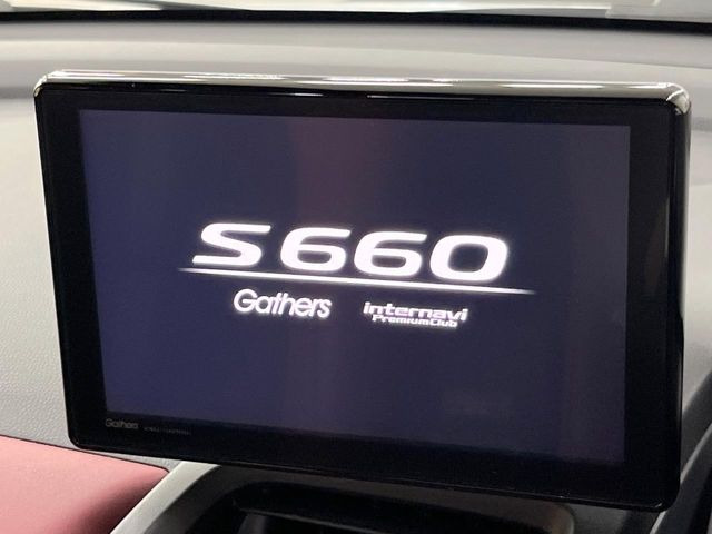 【純正ナビ】人気の純正ナビを装備しております。ナビの使いやすさはもちろん、オーディオ機能も充実!キャンプや旅行はもちろん、通勤や買い物など普段のドライブも楽しくなるはず♪