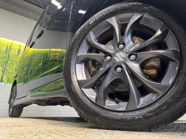 �y����15�C���`�A���~�z�C�[���z�O�ςɃ}�b�`���������A���~�z�C�[���𑕒����Ă���܂��B�e��ЊO�A���~�z�C�[����A�X�^�b�h���X�^�C�����戵�����Ă���܂��B���񂲑��k����������