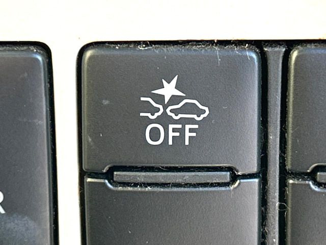 �y�X�}�[�g�A�V�X�g�z���s���ɑO���̎ԗ�����F�����A�Փ˂������Ȏ��͌x��ƃu���[�L�ŏՓˉ���Ɣ�Q�y�����A�V�X�g�B�����S�Ƀh���C�u�����y���݂��������܂��B