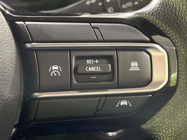 【アダプティブクルーズコントロール】高速道路での長距離走行が楽に!!自動で速度を保つクルーズコントロールが、衝突軽減システムと連携し、前方の車両を感知して車間を保つように速度調節してくれます!!