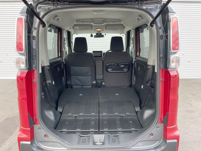 ���i�̂���������ʋ΁A���}���ɏ\���ȉ׎��X�y�[�X���m�ۂ��Ă���܂��B�Z�J���h�V�[�g��|���ƁA�傫�ȉו��̐ύڂ��\�ł���