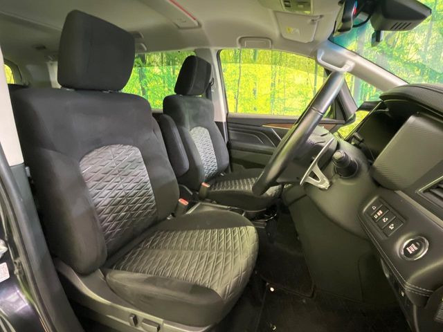 運転席シート廻りは使用感も少なく、良好な状態となっています。丁寧に使われていたことがよくわかりますね。