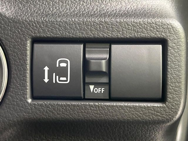 【パワースライドドア】スマートキーや運転席のスイッチでスライドドアの開閉が可能♪電動だから力を入れてドアを開ける必要が無く、小さいお子様でも、重い荷物を持っている時もラクに開け閉めできます♪