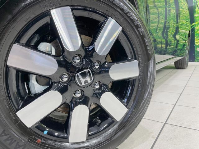 【純正15インチアルミホイール】外観にマッチした純正アルミホイールを装着しております。各種社外アルミホイールや、スタッドレスタイヤも取扱いしております。是非ご相談ください♪