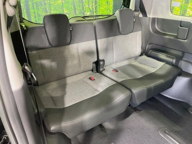3列目シートはもちろん状態良好☆大人でもゆったりと座って頂けますので、大人数でのお出かけもラクラクです♪ご家族で、気の知れた仲間で、ドライブに行くのが楽しみですね♪
