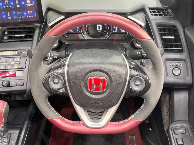 ステアリングも使用感が少なく、きれいな状態となっております♪