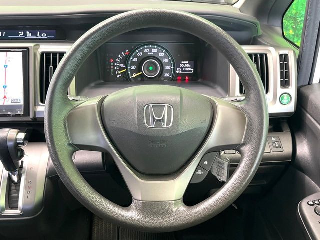 ステアリングも使用感が少なく、きれいな状態となっております♪