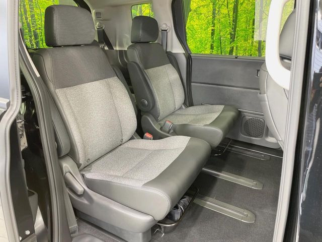 高品質なオリジナルフロアマットもオプションにてご用意しております。お好きなデザインやカラーをお車に合わせて選んでいただくことができます♪