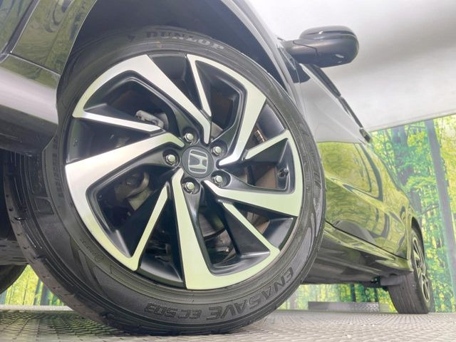 【純正アルミホイール】外観にマッチした純正アルミホイールを装着しております。各種社外アルミホイールや、スタッドレスタイヤも取扱いしております。是非ご相談ください♪